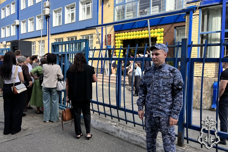 ВО ВЛАДИКАВКАЗЕ РОСГВАРДЕЙЦЫ ОБЕСПЕЧИЛИ ОХРАНУ ОБЩЕСТВЕННОГО ПОРЯДКА В ПЕРИОД ПРАЗДНОВАНИЯ ДНЯ ЗНАНИЙ