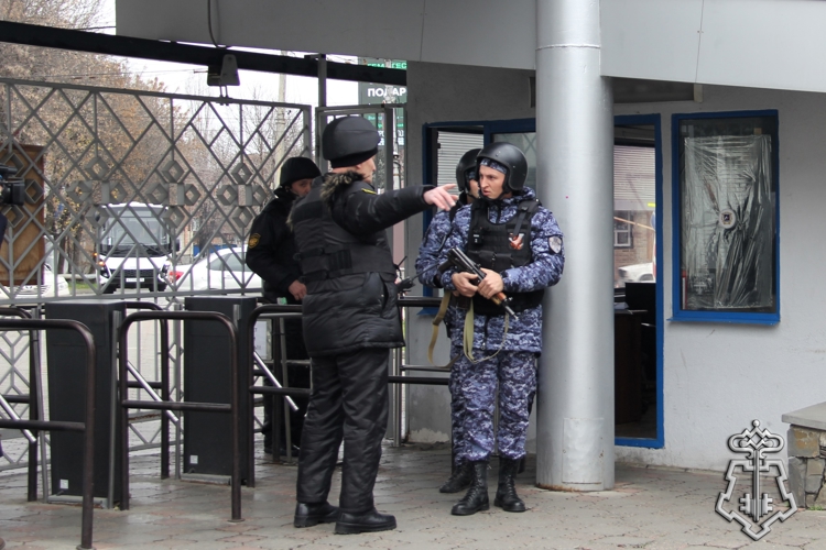 ВО ВЛАДИКАВКАЗЕ ПРОШЛИ АНТИТЕРРОРИСТИЧЕСКИЕ УЧЕНИЯ ПОД РУКОВОДСТВОМ РОСГВАРДИИ