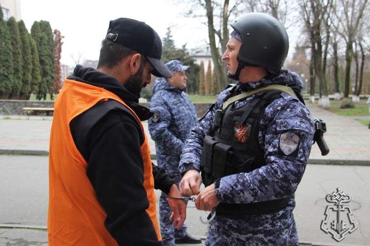 ВО ВЛАДИКАВКАЗЕ ПРОШЛИ АНТИТЕРРОРИСТИЧЕСКИЕ УЧЕНИЯ ПОД РУКОВОДСТВОМ РОСГВАРДИИ