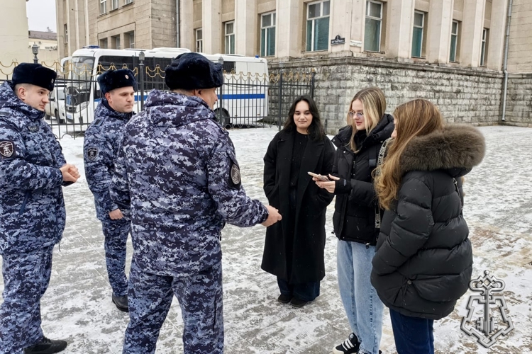ВО ВЛАДИКАВКАЗЕ РОСГВАРДЕЙЦЫ ПРИСОЕДИНИЛИСЬ К АКЦИИ "БЛОКАДНЫЙ ХЛЕБ"