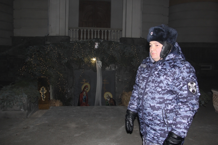 В СЕВЕРНОЙ ОСЕТИИ РОСГВАРДИЯ ОБЕСПЕЧИЛА БЕЗОПАСНОСТЬ ГРАЖДАН В РОЖДЕСТВО ХРИСТОВО