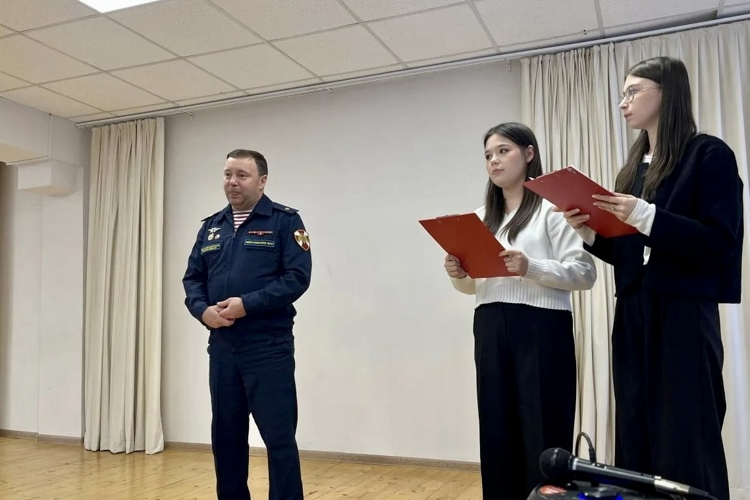 В СЕВЕРНОЙ ОСЕТИИ РОСГВАРДЕЙЦЫ ПОЧТИЛИ ПАМЯТЬ ВОИНОВ-ИНТЕРНАЦИОНАЛИСТОВ