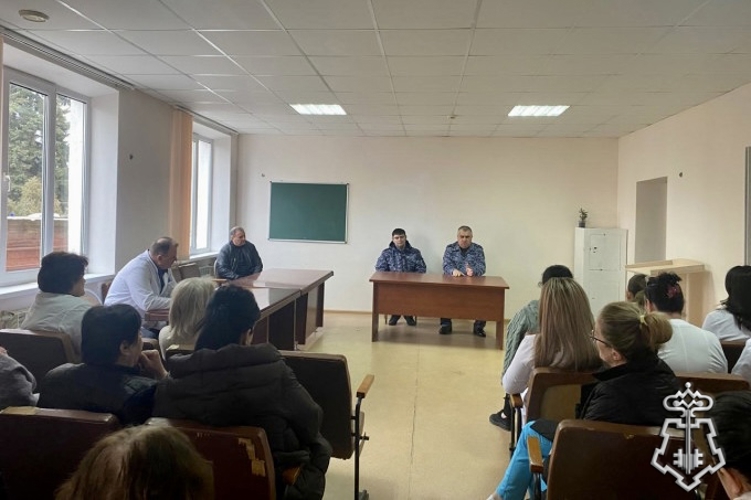 Росгвардейцы провели лекцию по антитеррористической безопасности в медицинском учреждении Алагира
