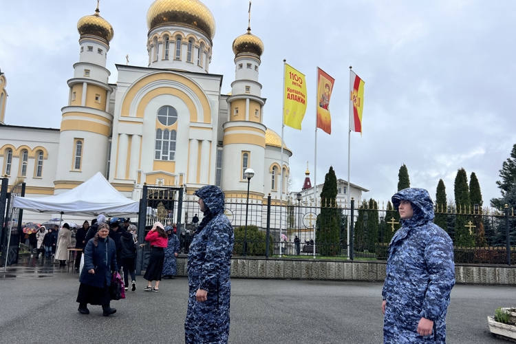 РОСГВАРДЕЙЦЫ ОБЕСПЕЧИЛИ БЕЗОПАСНОСТЬ ПРАЗДНОВАНИЯ ВЕРБНОГО ВОСКРЕСЕНЬЯ В СЕВЕРНОЙ ОСЕТИИ