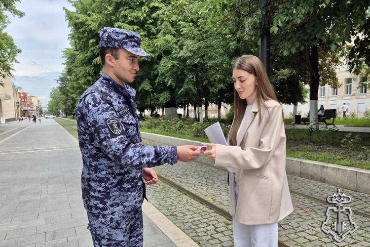 В СЕВЕРНОЙ ОСЕТИИ РОСГВАРДЕЙЦЫ ПОДДЕРЖАЛИ АКЦИЮ «РОССИЙСКИЙ ТРИКОЛОР»