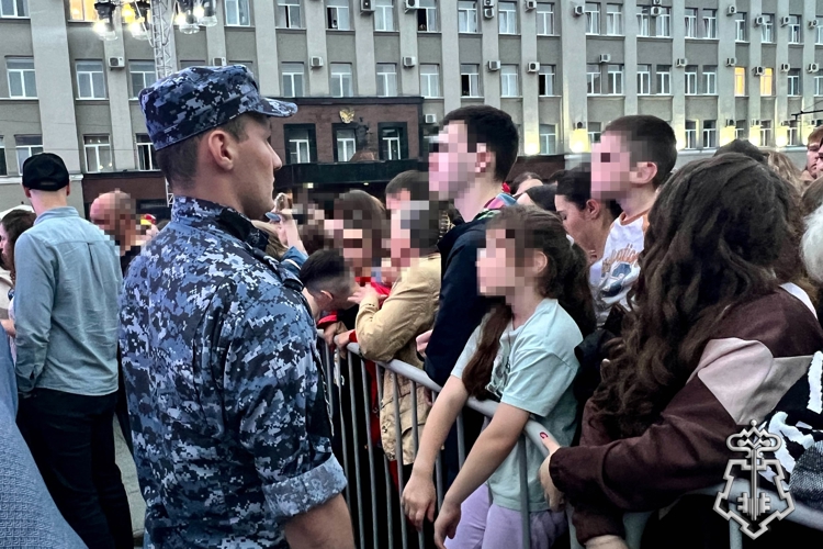 Во Владикавказе сотрудники Росгвардии оказали помощь молодому человеку на массовом мероприятии