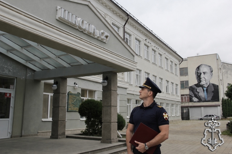 В СЕВЕРНОЙ ОСЕТИИ СОТРУДНИКИ РОСГВАРДИИ ПРОВЕРИЛИ ГОТОВНОСТЬ ОБРАЗОВАТЕЛЬНЫХ УЧРЕЖДЕНИЙ К НОВОМУ УЧЕБНОМУ ГОДУ И ПРЕДСТОЯЩИМ ВЫБОРАМ