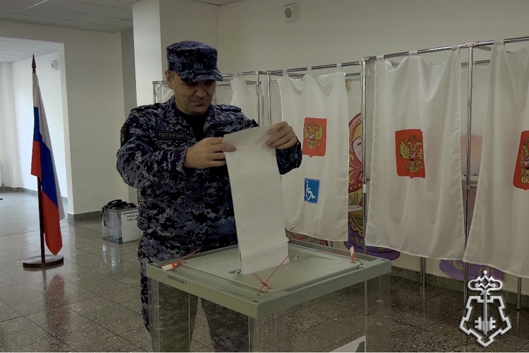 В Северной Осетии сотрудники вневедомственной охраны Росгвардии продемонстрировали стопроцентную явку на выборах депутатов Государственной Думы IX созыва