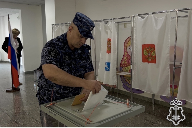 В Северной Осетии сотрудники вневедомственной охраны Росгвардии продемонстрировали стопроцентную явку на выборах депутатов Государственной Думы IX созыва