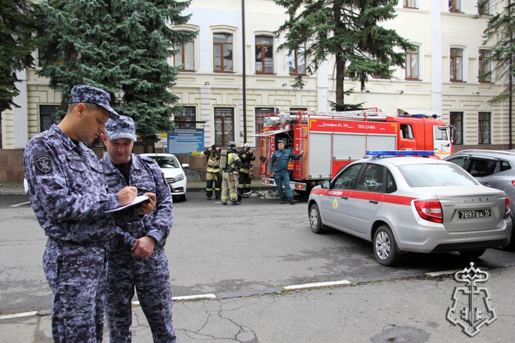 В УПРАВЛЕНИИ ВНЕВЕДОМСТВЕННОЙ ОХРАНЫ РОСГВАРДИИ ПО РЕСПУБЛИКЕ СЕВЕРНАЯ ОСЕТИЯ-АЛАНИЯ ПРОШЛО МЕЖВЕДОМСТВЕННОЕ ПОЖАРНО-ТАКТИЧЕСКОЕ ЗАНЯТИЕ