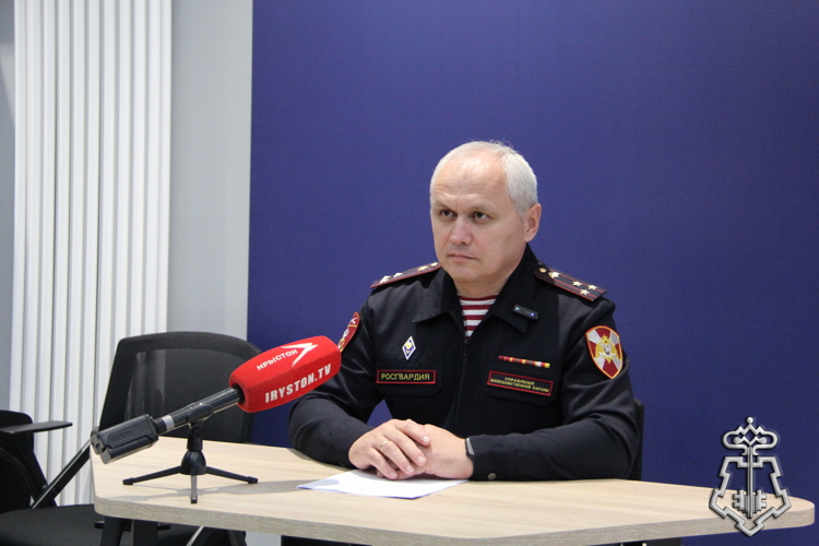 НАЧАЛЬНИК УПРАВЛЕНИЯ ВНЕВЕДОМСТВЕННОЙ ОХРАНЫ РСО-АЛАНИЯ АСЛАН БЕЛИКОВ ПОЗДРАВИЛ СОТРУДНИКОВ И ВЕТЕРАНОВ С ПРОФЕССИОНАЛЬНЫМ ПРАЗДНИКОМ